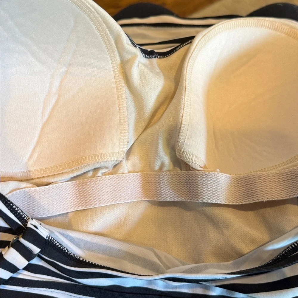 B14 Merona stripe twisted bodice ruched long tankini swimsuit top. Large - Picture 6 of 7